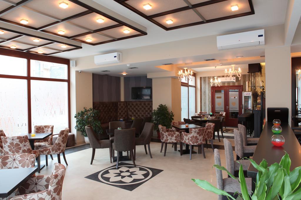 Garni Hotel Tema Nova Čačak Exteriör bild