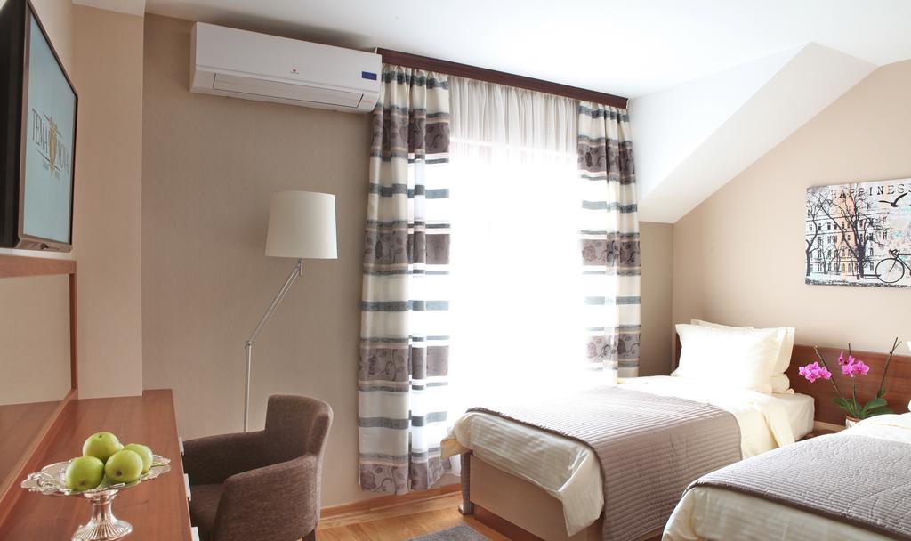 Garni Hotel Tema Nova Čačak Exteriör bild