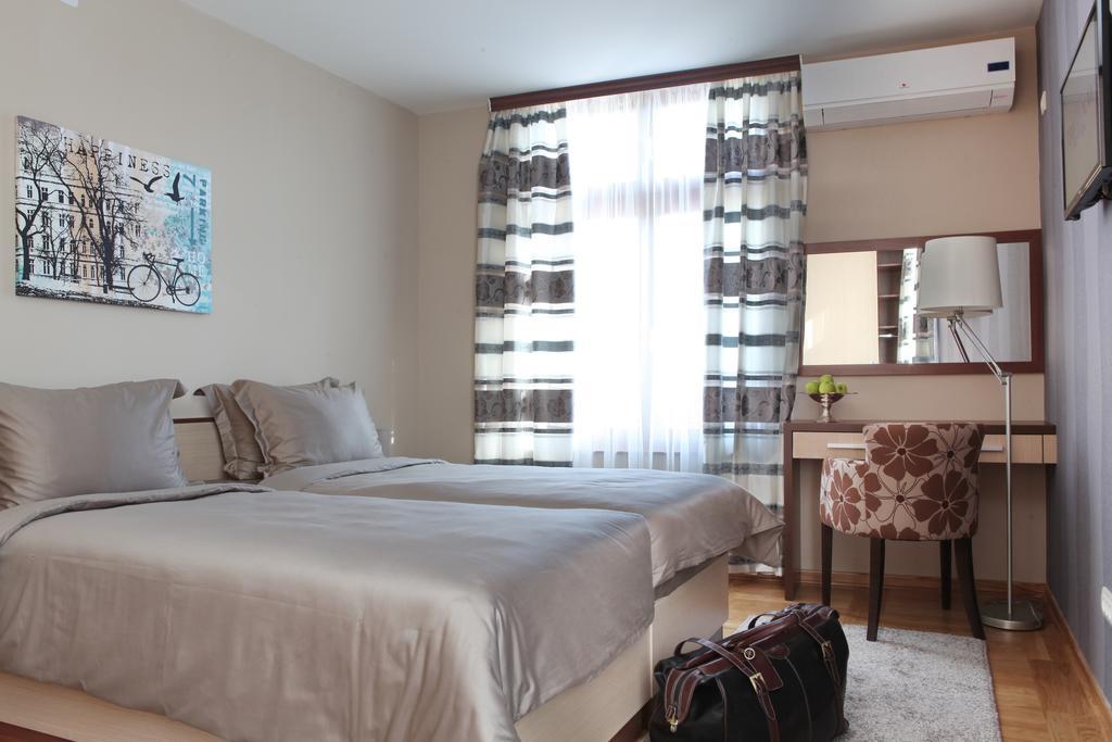 Garni Hotel Tema Nova Čačak Exteriör bild