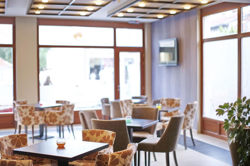 Garni Hotel Tema Nova Čačak Exteriör bild