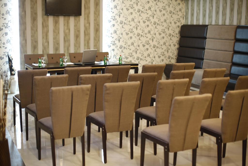 Garni Hotel Tema Nova Čačak Exteriör bild