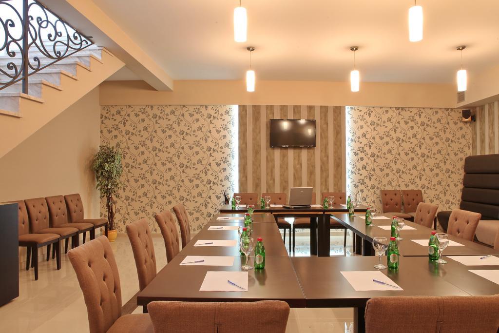 Garni Hotel Tema Nova Čačak Exteriör bild