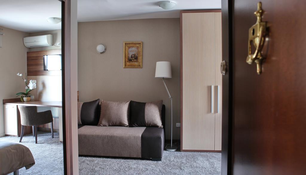 Garni Hotel Tema Nova Čačak Rum bild