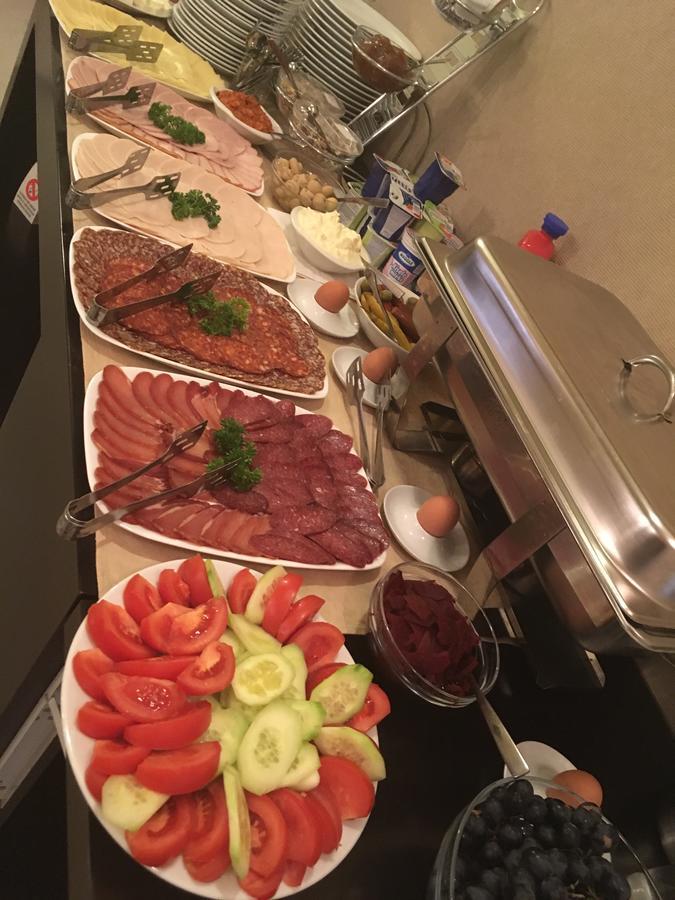 Garni Hotel Tema Nova Čačak Exteriör bild